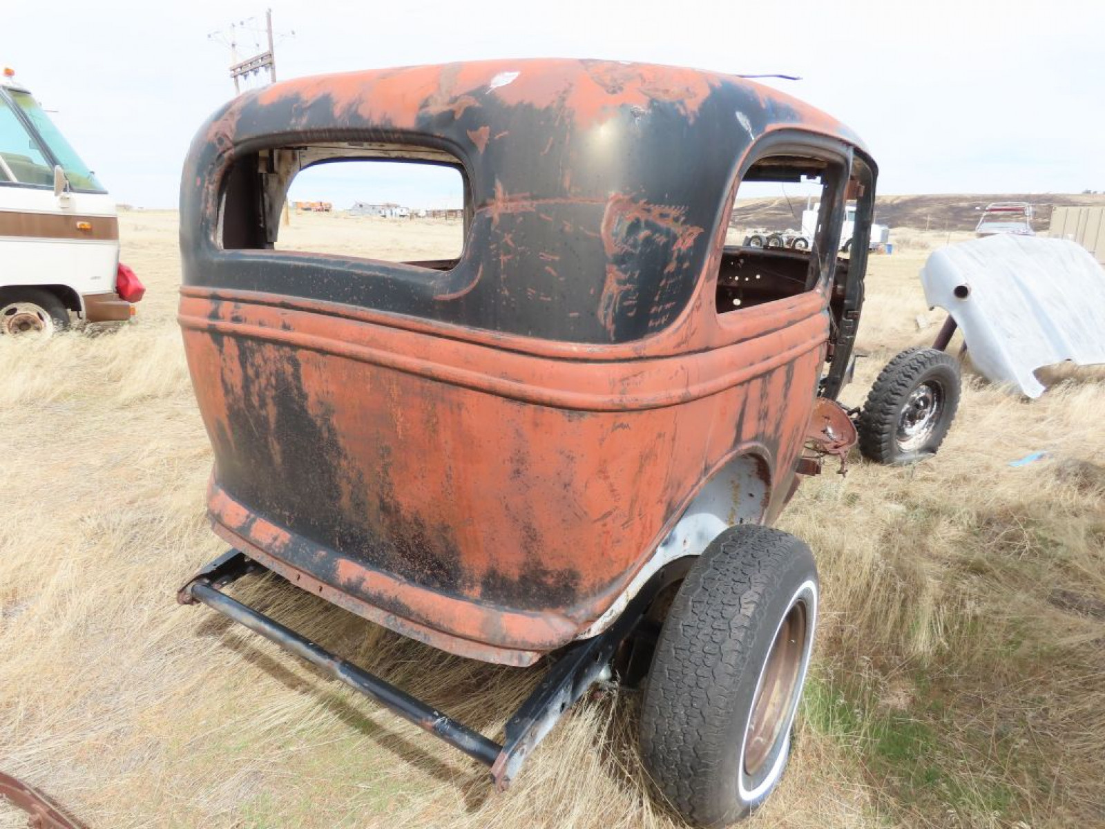 1932/3 Ford 2dr Sedan for Rod, Project, for Parts - Image 6