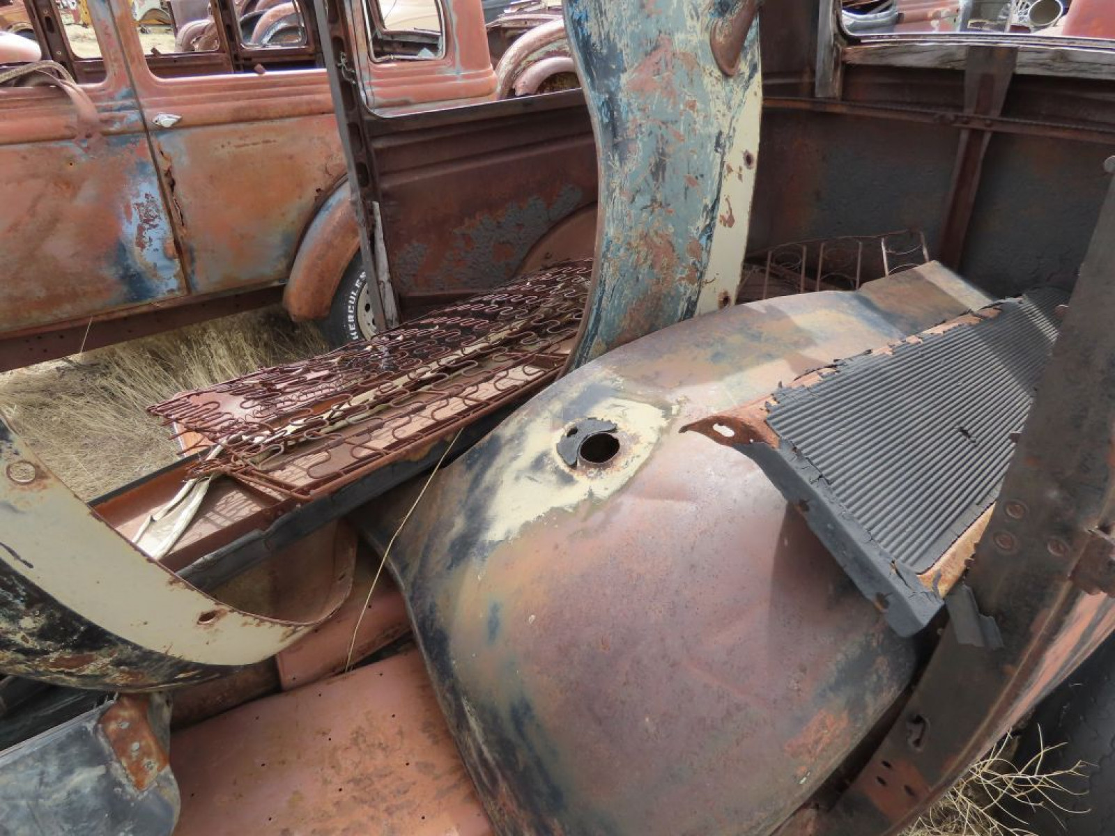 1932/3 Ford 2dr Sedan for Rod, Project, for Parts - Image 8