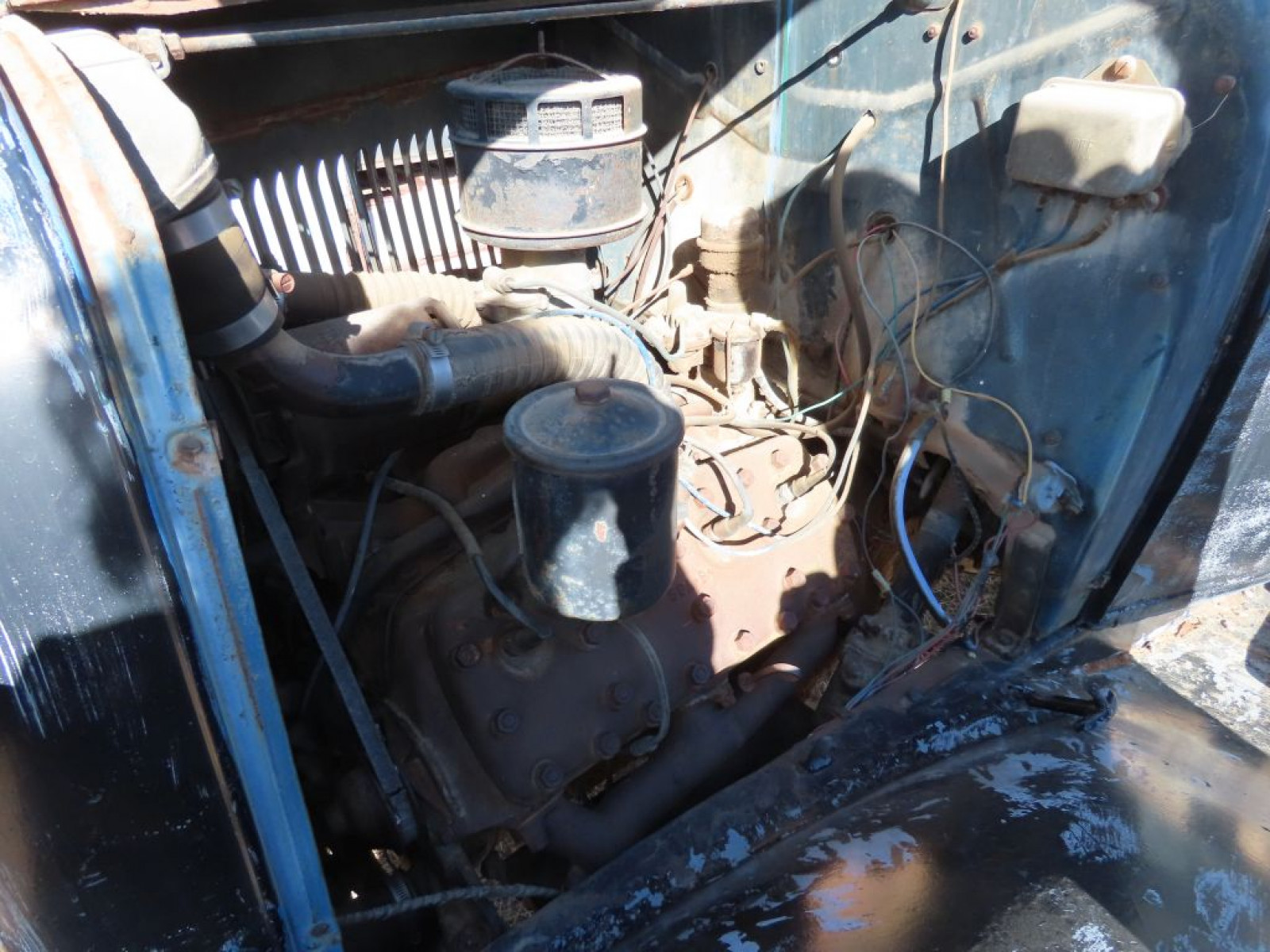 1932 Ford Truck - Image 3