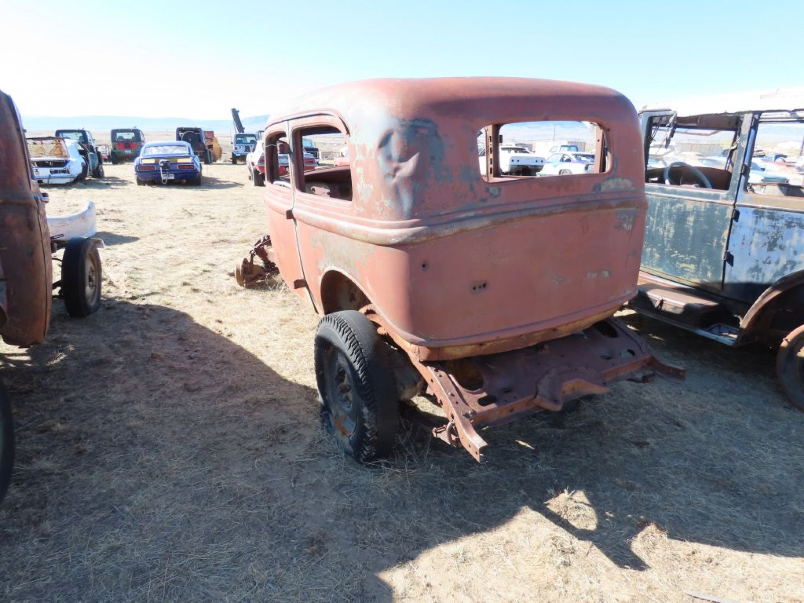 1933 Plymouth 2dr Sedan for Rod, Restore or Parts - Image 4