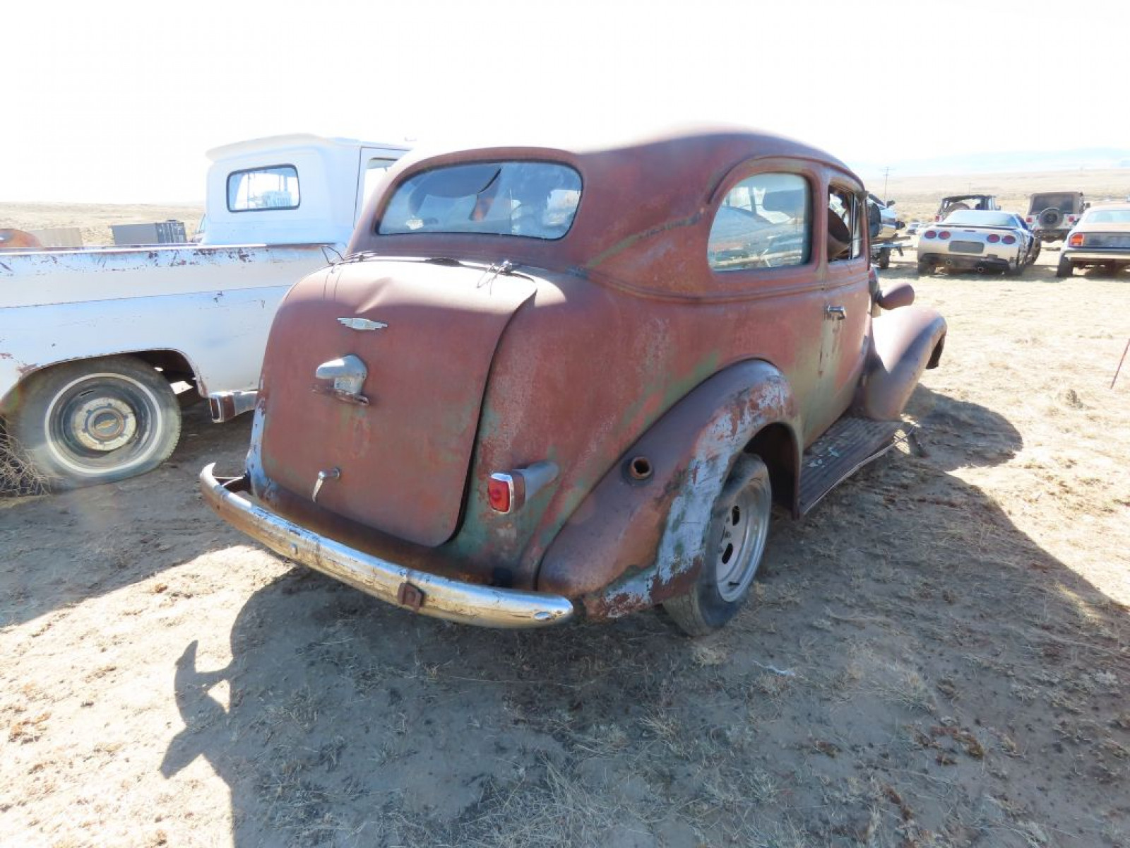 1930's Chrysler 2dr Sedan for Project or Parts - Image 4