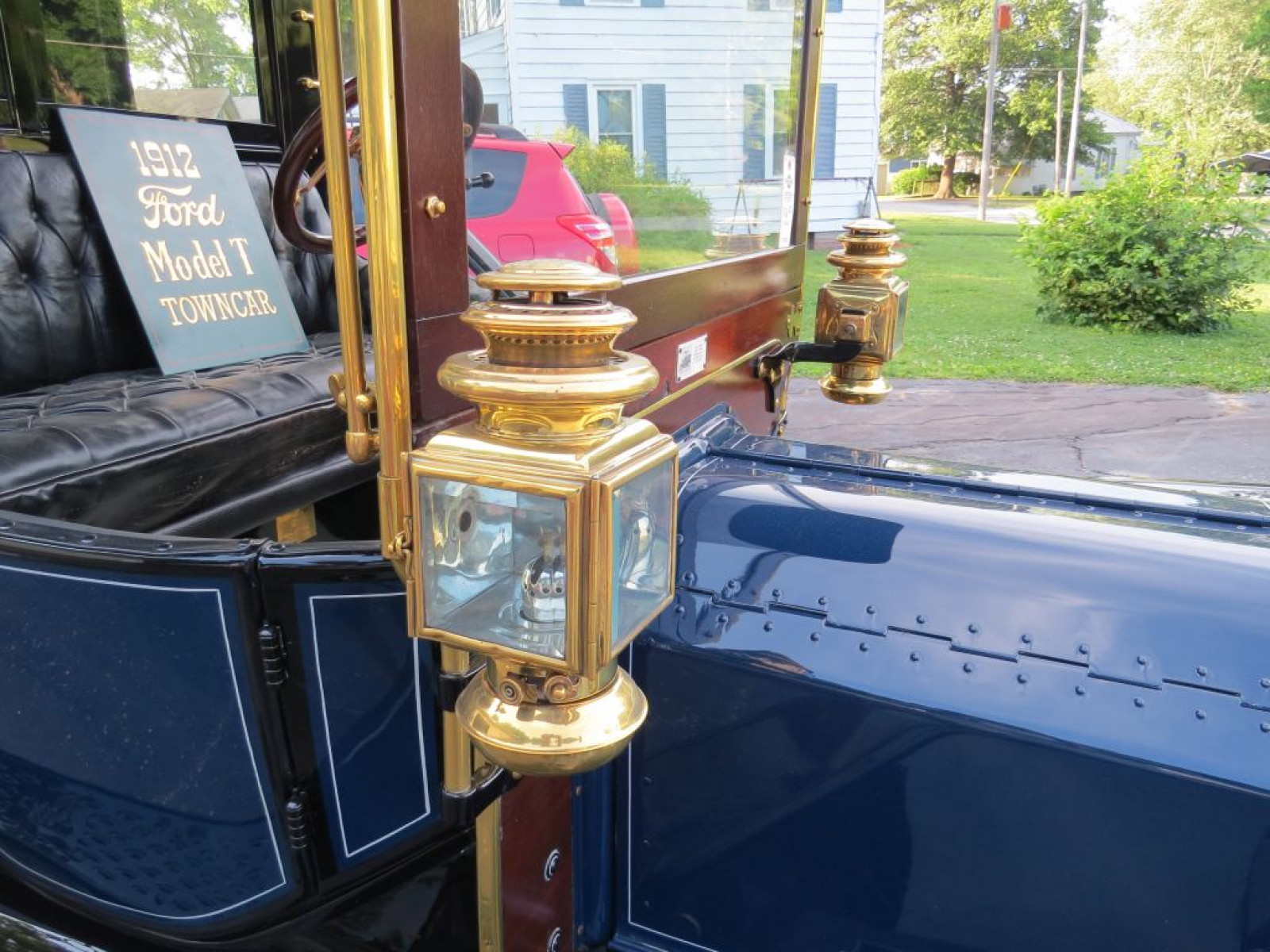 Beautiful 1912 Model T Town Car - Image 13