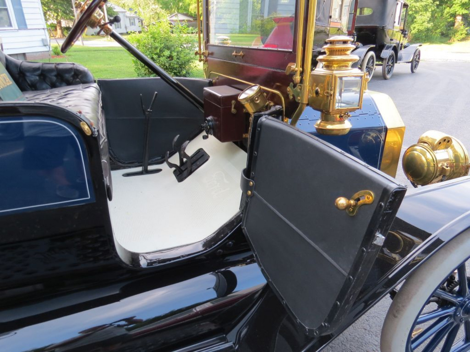 Beautiful 1912 Model T Town Car - Image 14