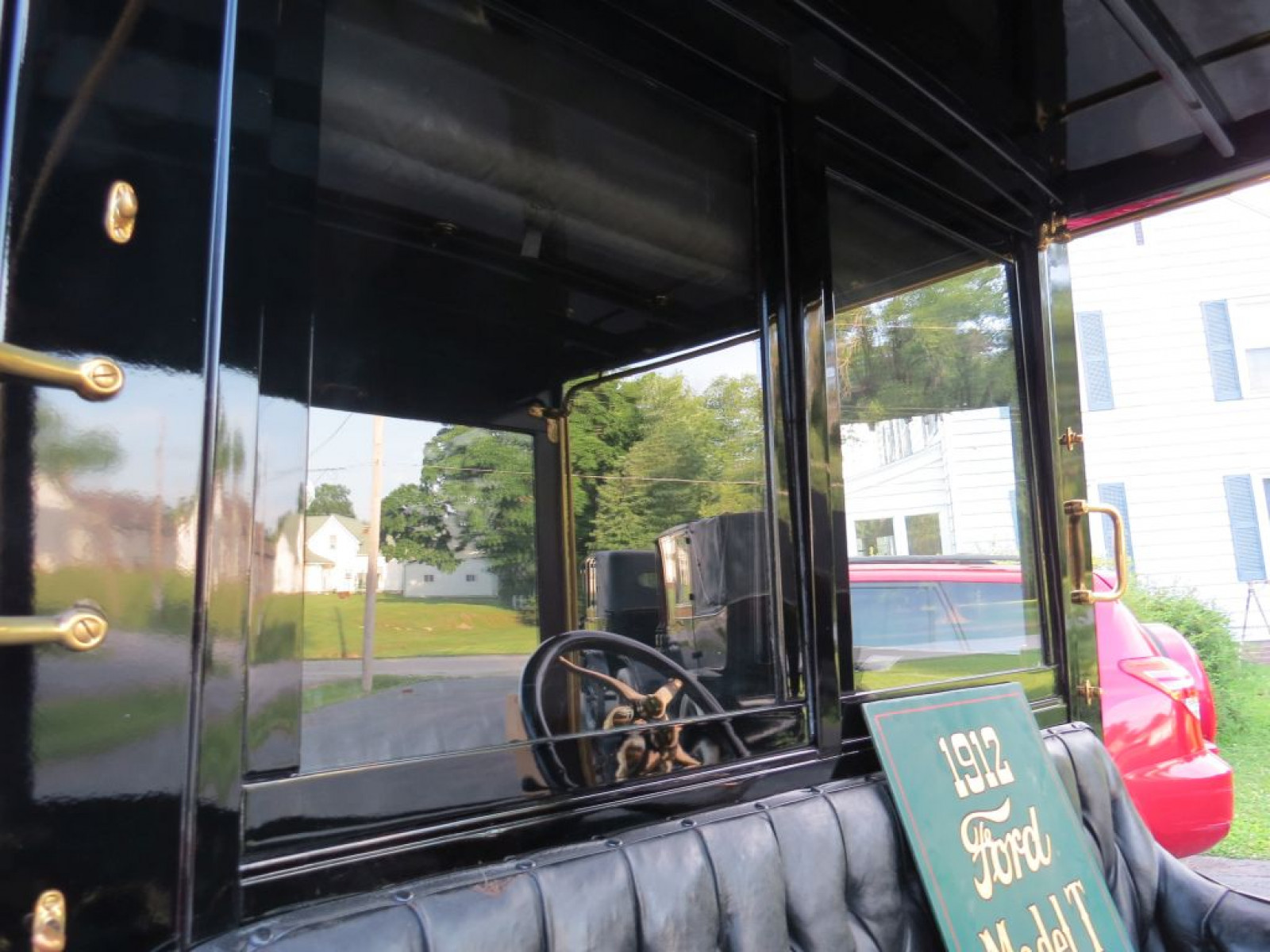 Beautiful 1912 Model T Town Car - Image 20