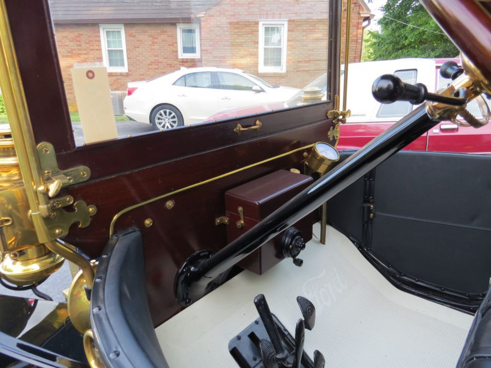 Beautiful 1912 Model T Town Car - Image 8