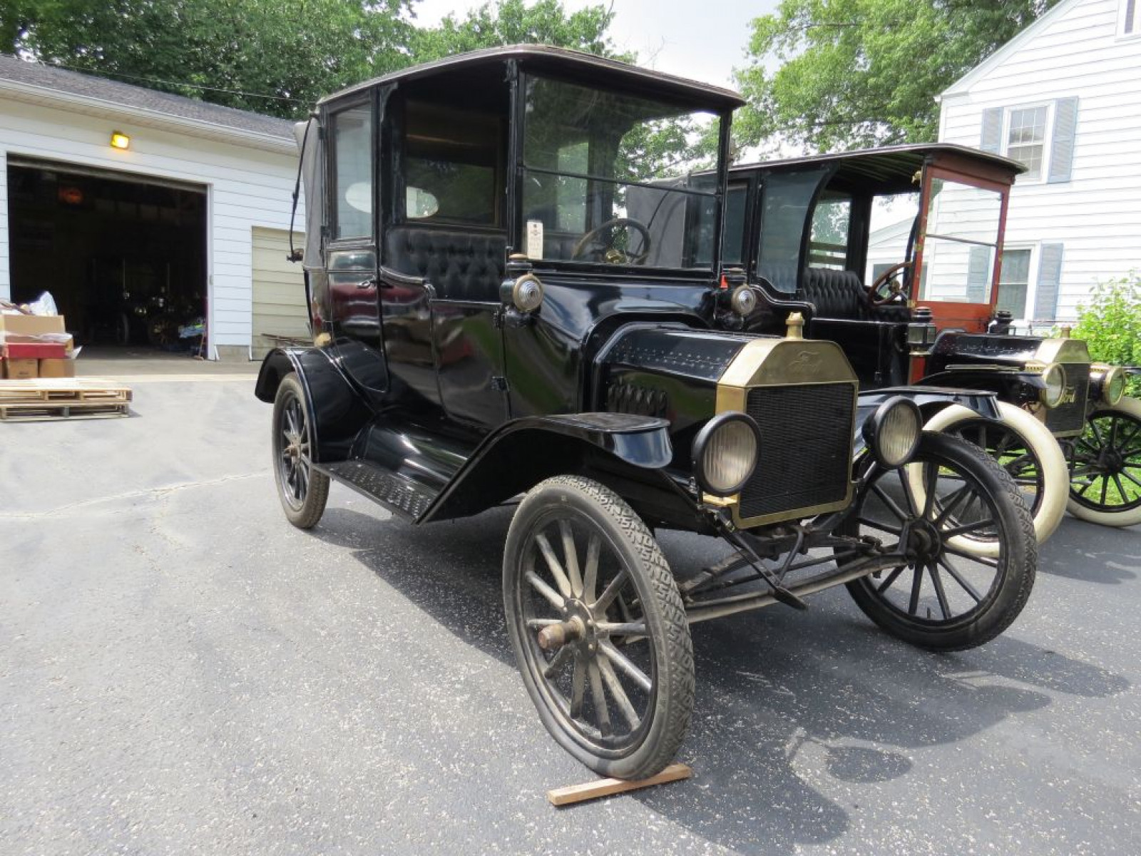 1915 Model T Town Car - Image 1