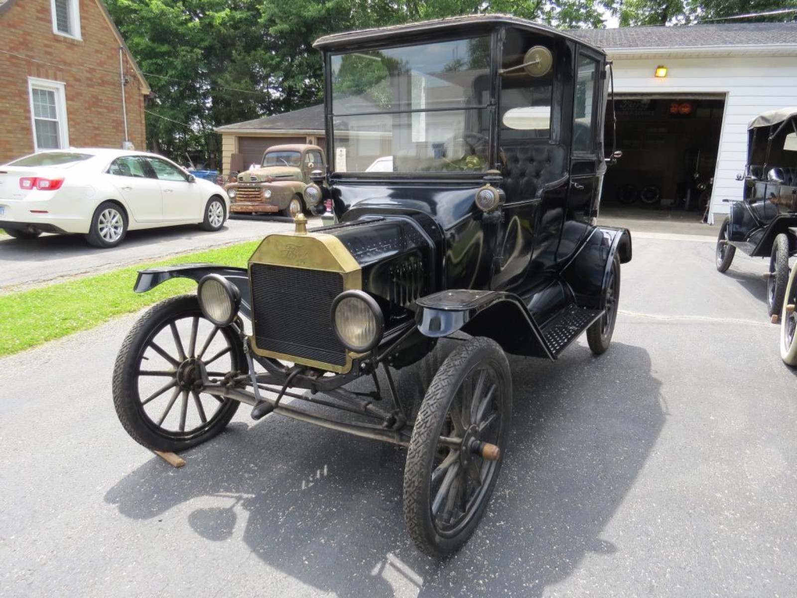1915 Model T Town Car - Image 2