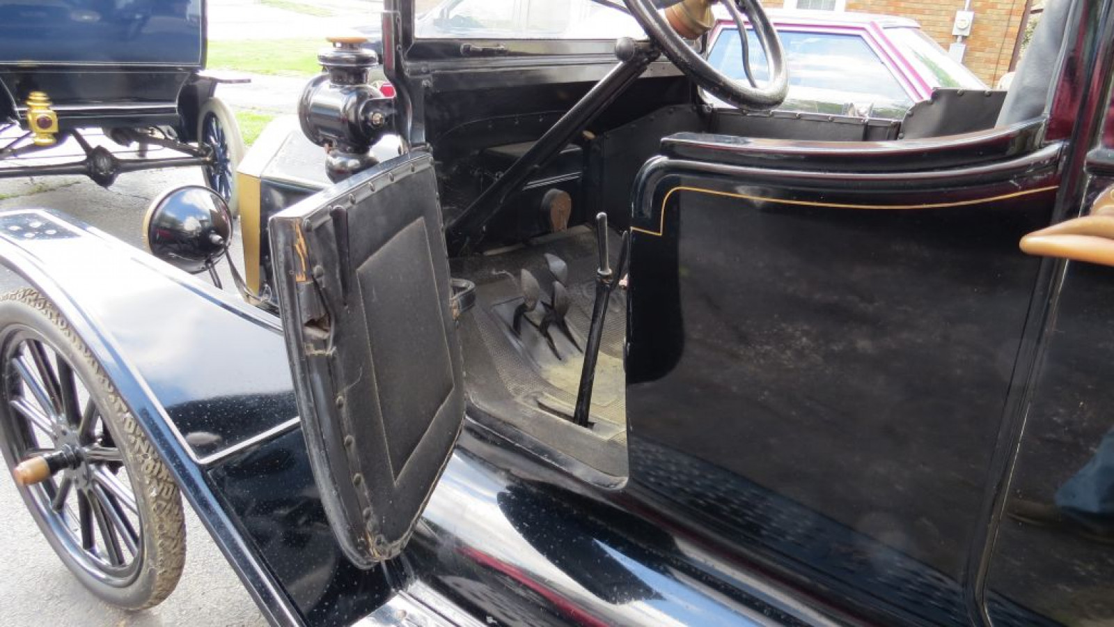 Original Condition 1915 Ford Model T Town Car - Image 11