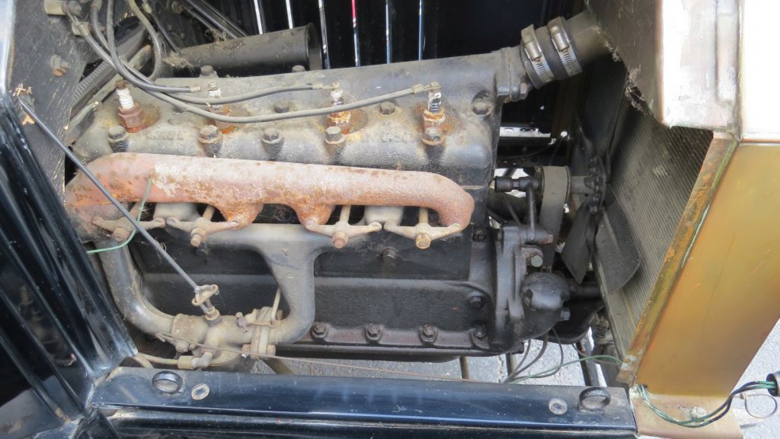 Original Condition 1915 Ford Model T Town Car - Image 14