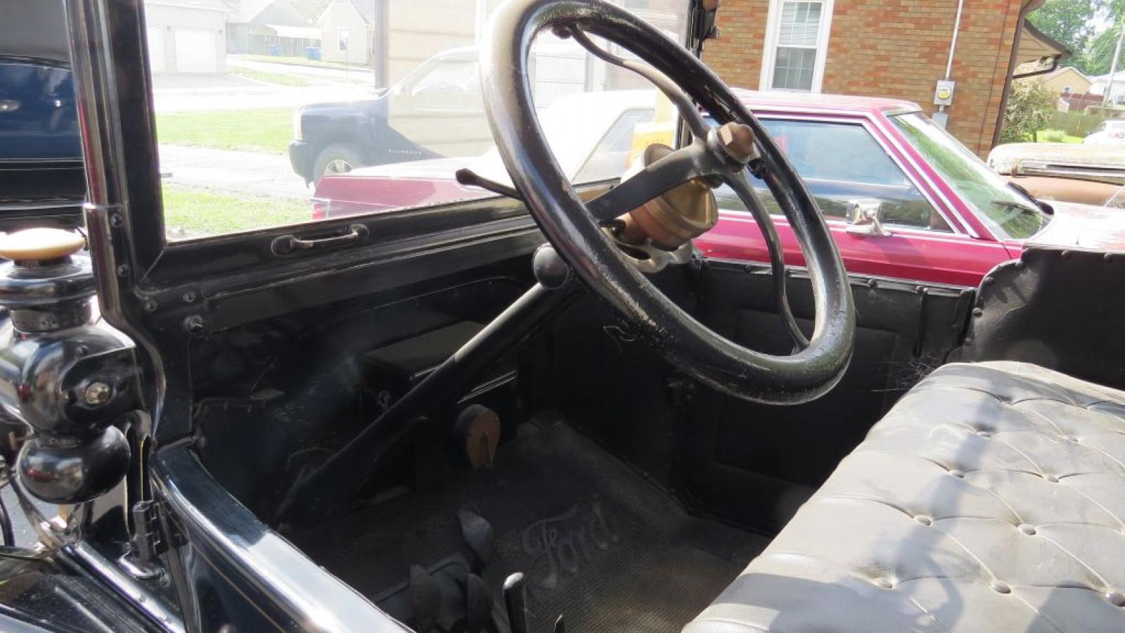 Original Condition 1915 Ford Model T Town Car - Image 8