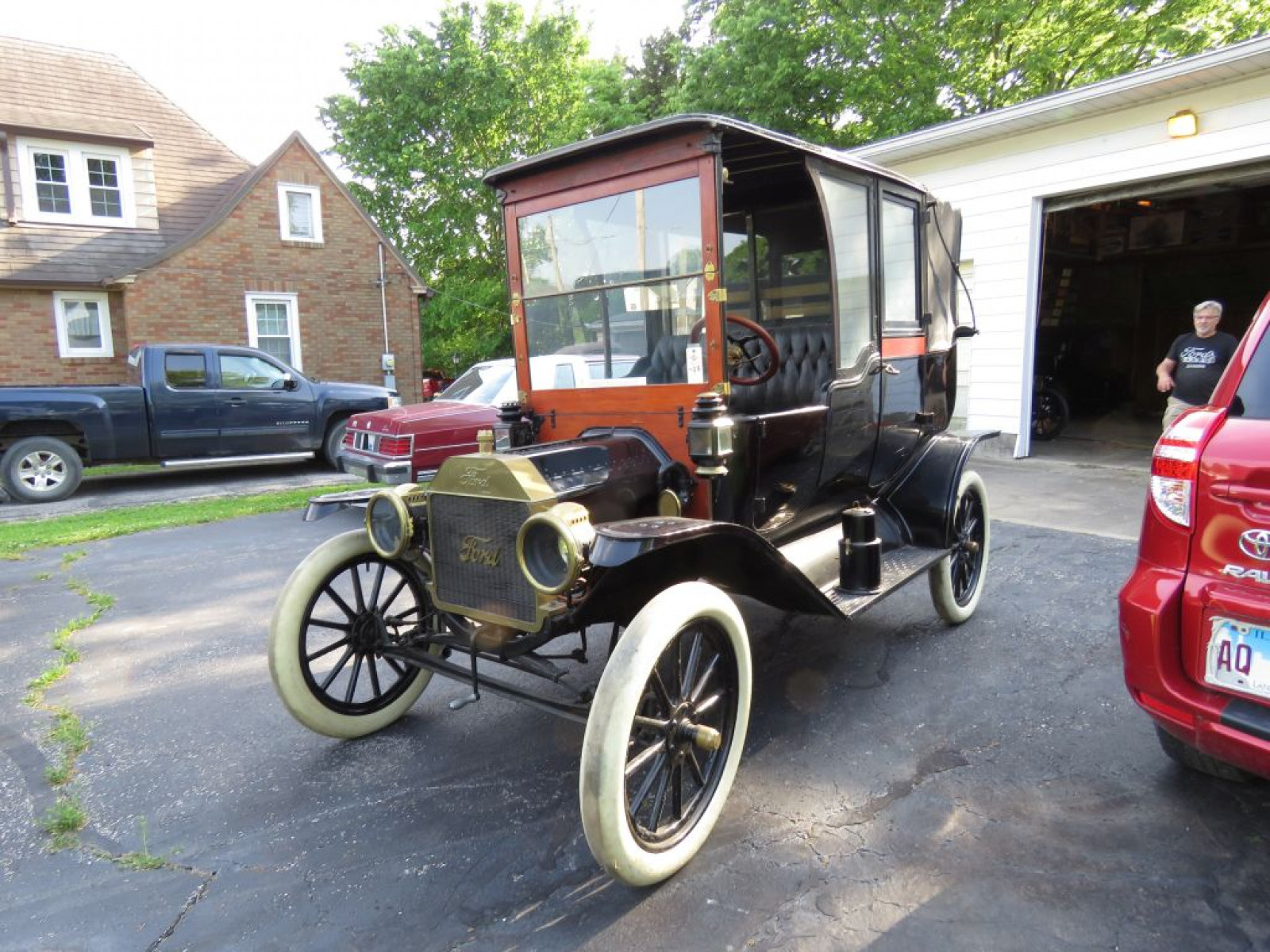 Complete 1914 Ford Model T Town Car - Image 1
