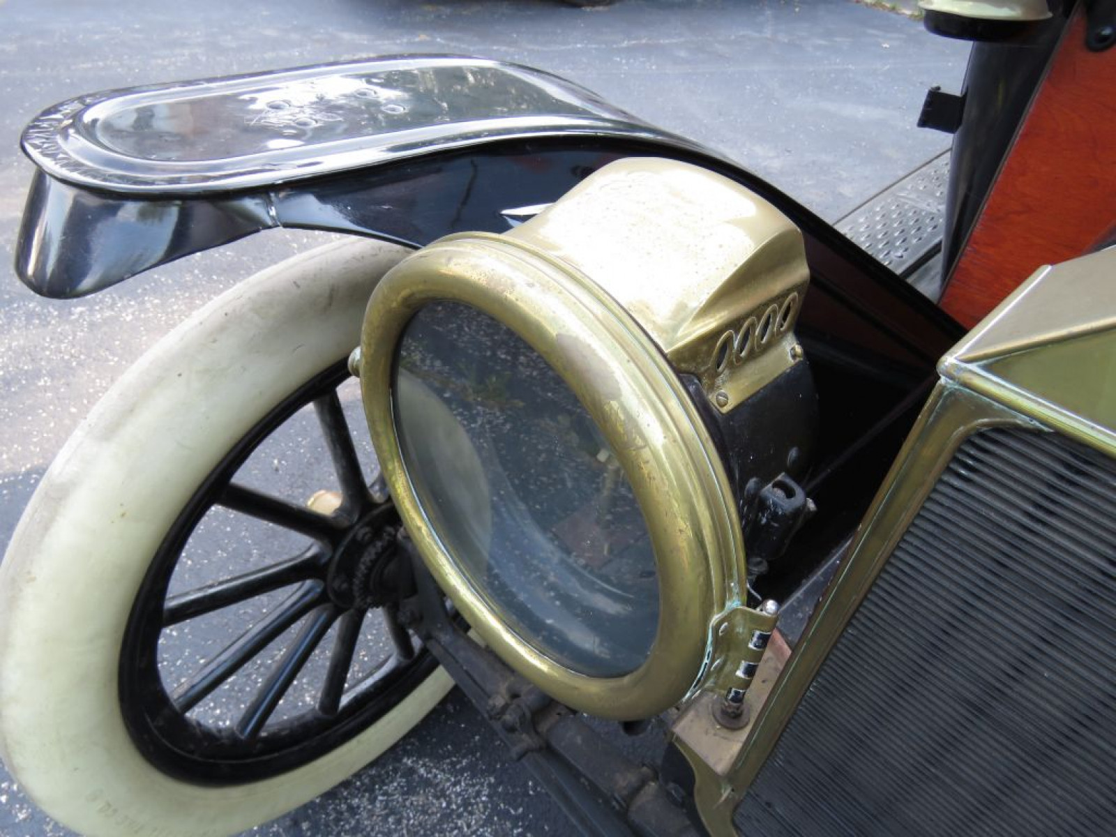 Complete 1914 Ford Model T Town Car - Image 4