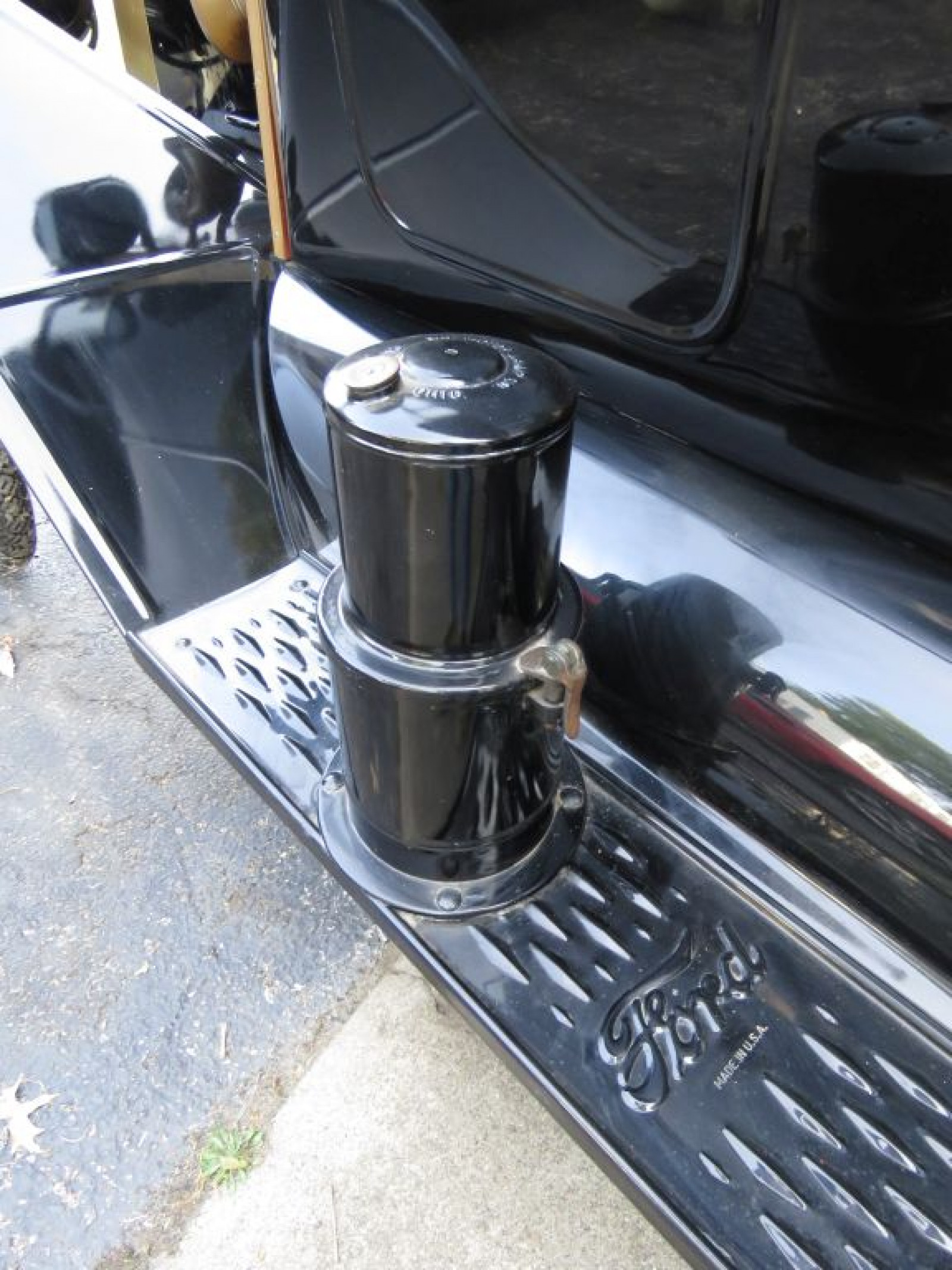 Older Restoration 1914 Ford Model T Touring Car - Image 16