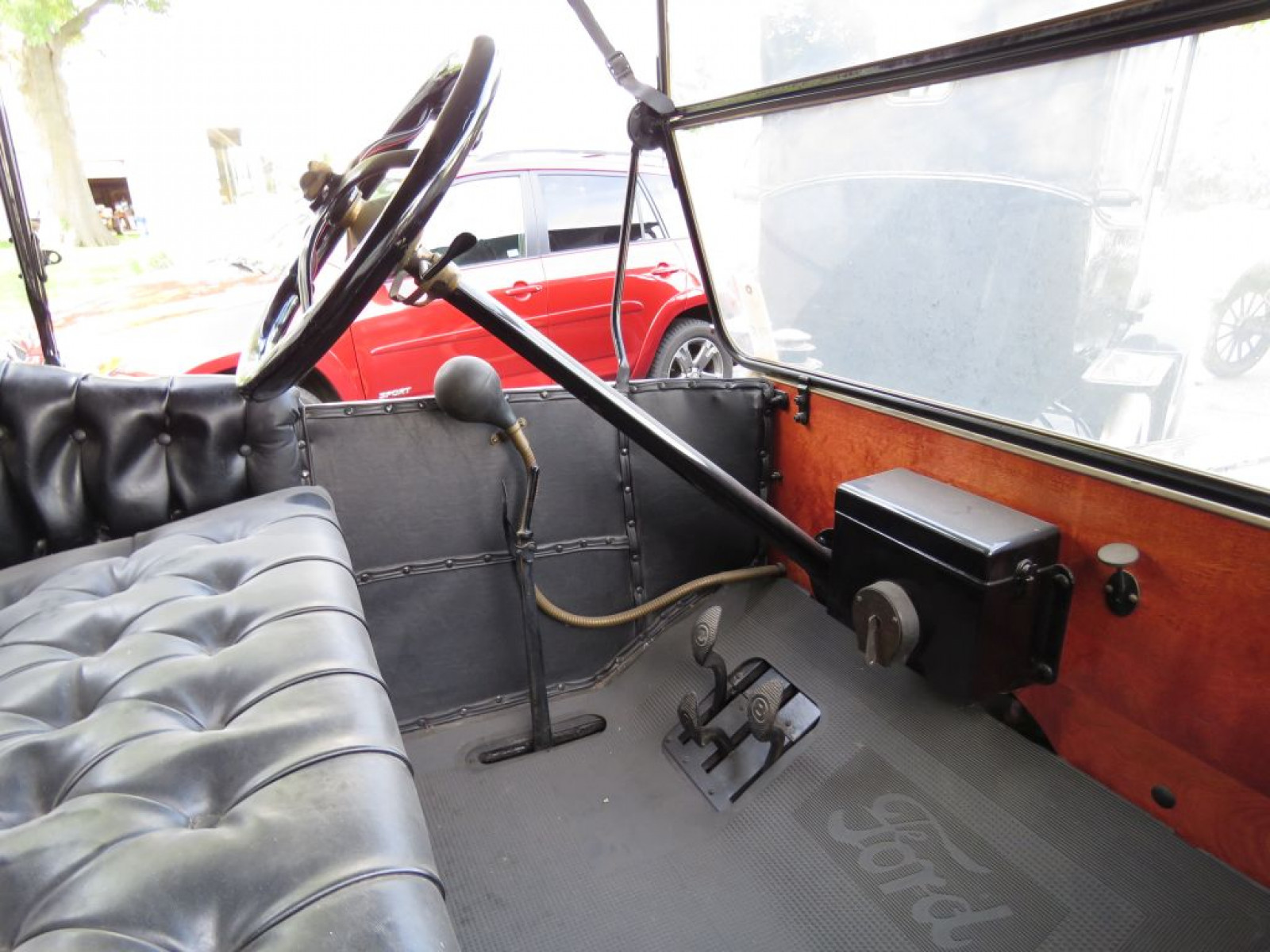 Older Restoration 1914 Ford Model T Touring Car - Image 9