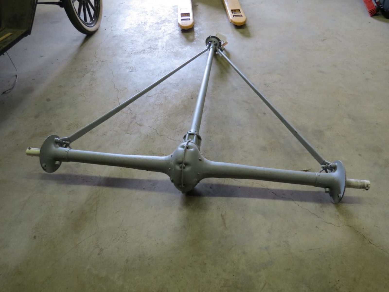 Early Wide Track Rear End Straight Axle Shafts - Image 2