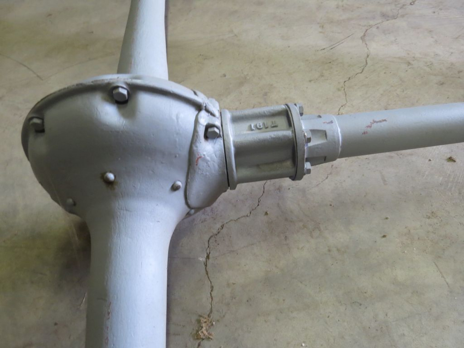 Early Wide Track Rear End Straight Axle Shafts - Image 4