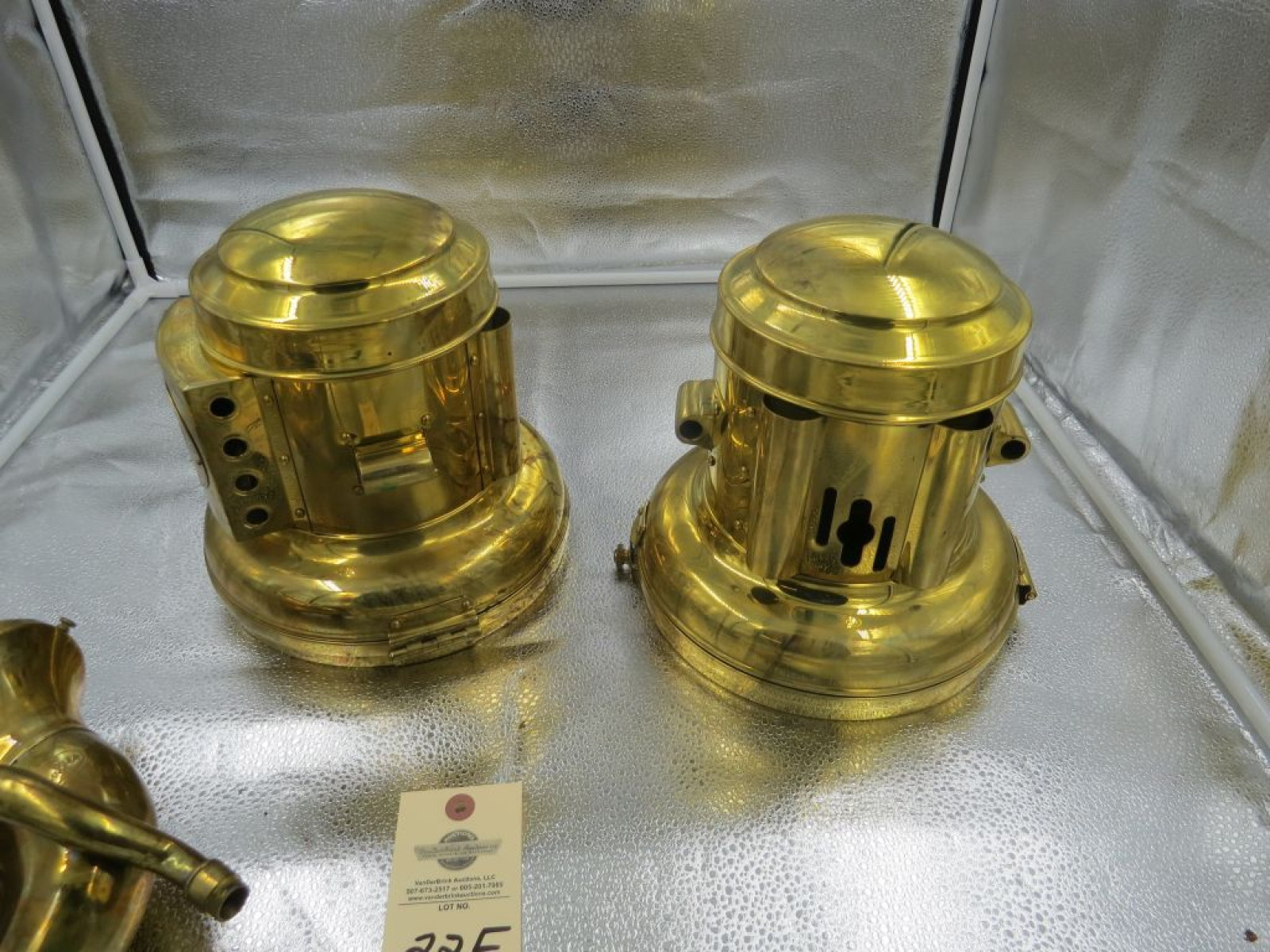 Pair of E+J Model 466 Headlights - Image 3