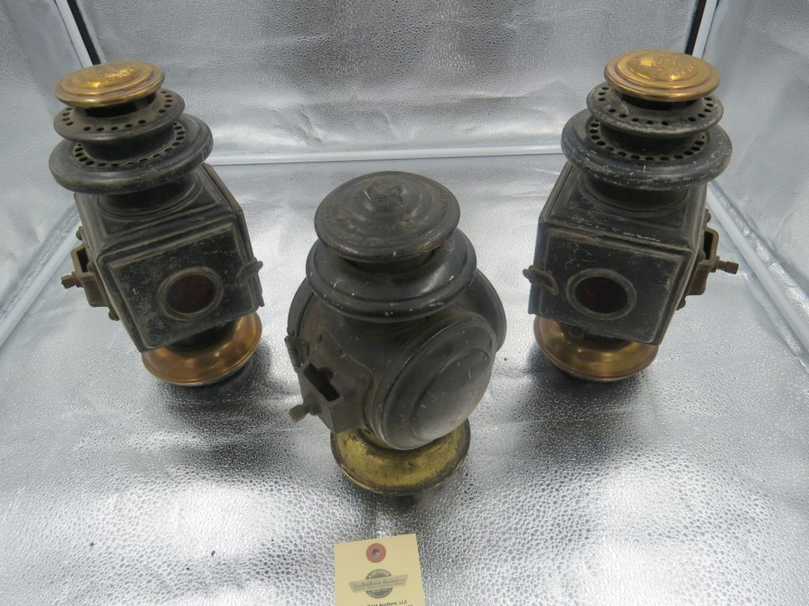 Pair of Victor Sidelights and Rare Victor Tail Lights - Image 6