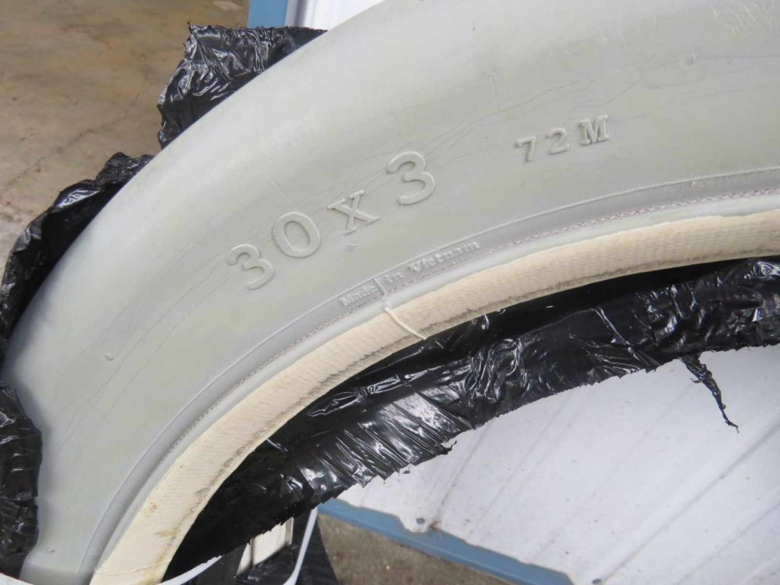 New Smooth Tread All Grey Firestone - Image 4