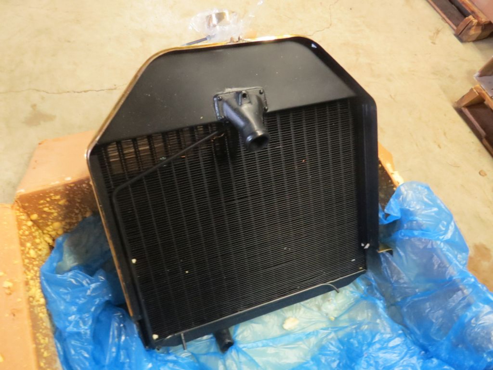 1909 Early Radiator - Image 3