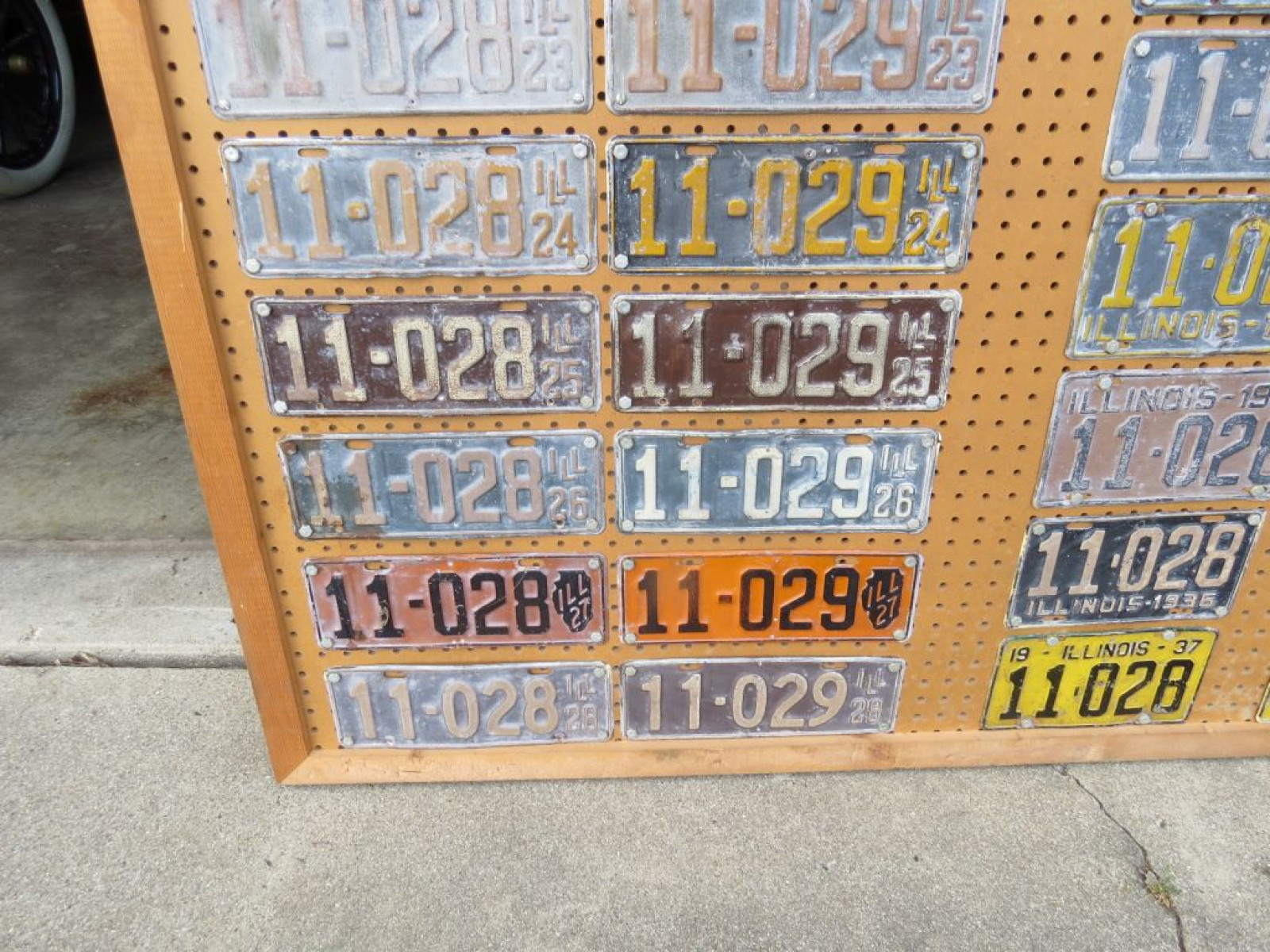 Board of Illinois License Plates from 1922-1945 - Image 3