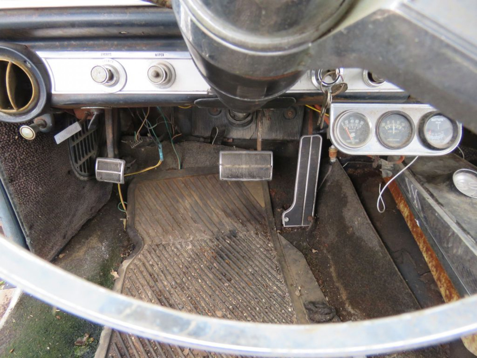 1965 Chevrolet Impala SS 2dr HT - Image 12