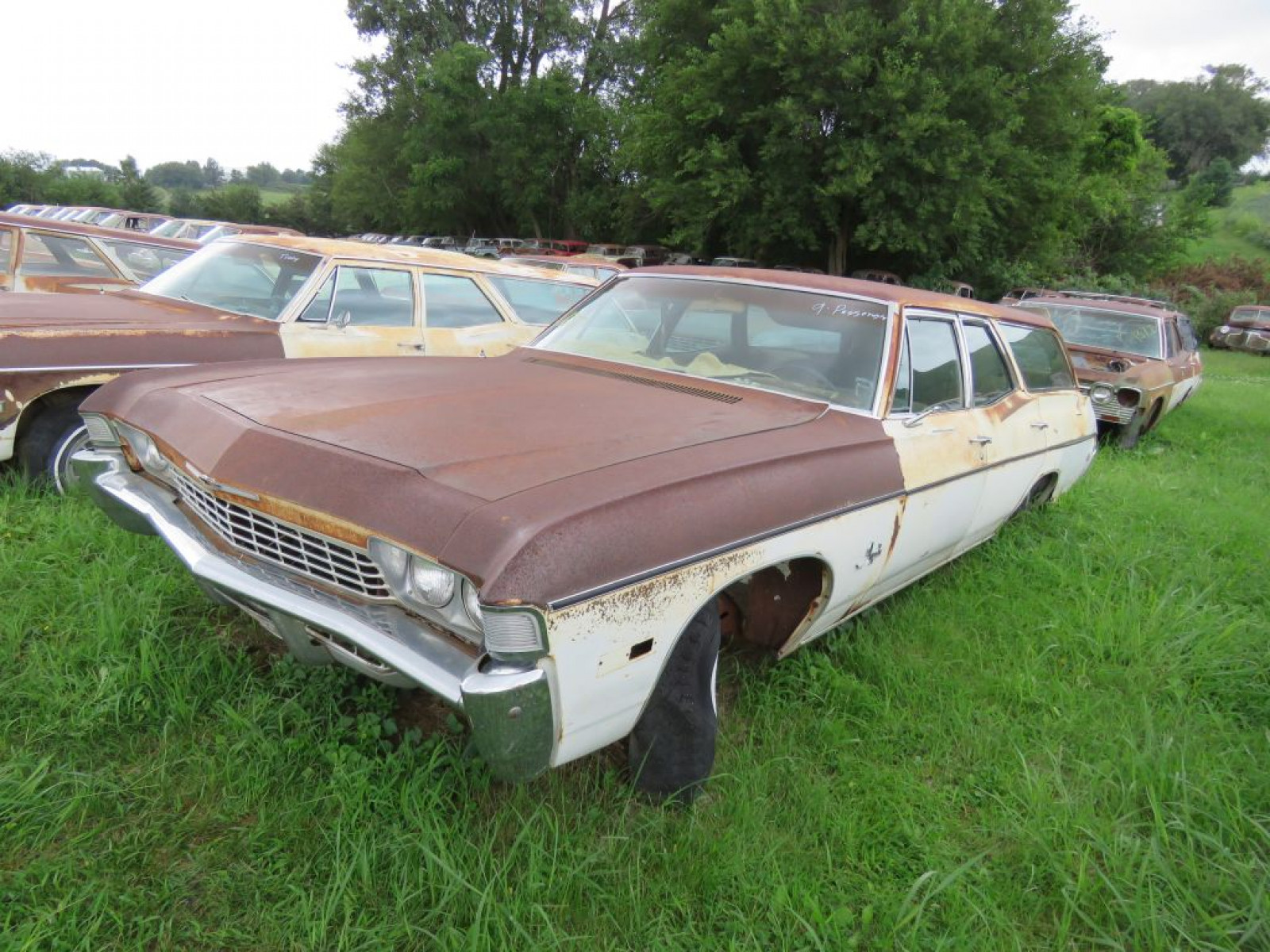 1968 Chevrolet Impala 9 Passenger 4dr Wagon - Image 1