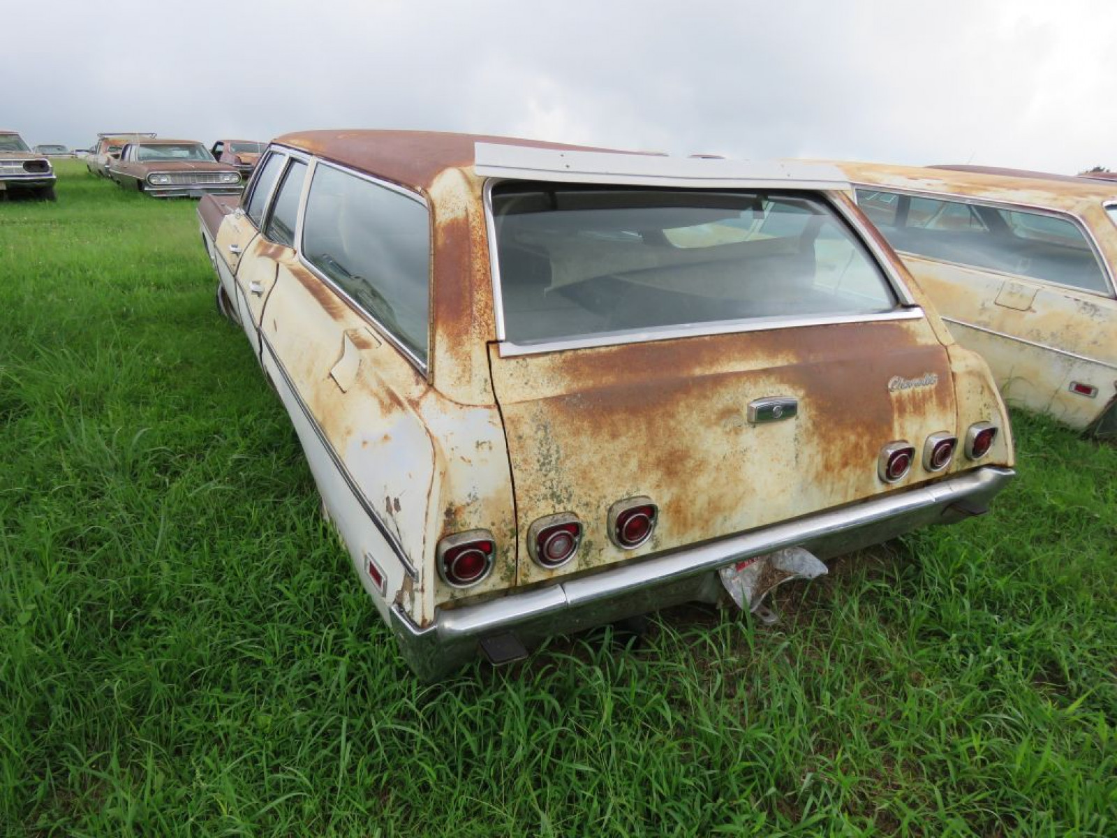 1968 Chevrolet Impala 9 Passenger 4dr Wagon - Image 9
