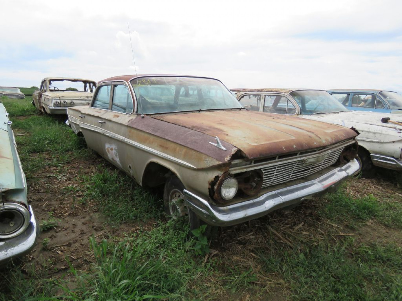1961 Chevrolet Impala 4dr Sedan - Image 3