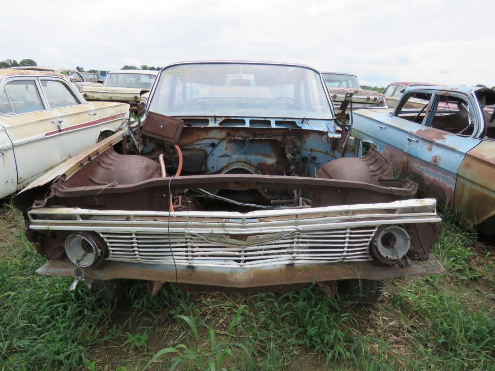 1961 Chevrolet 4dr Sedan for Parts - Image 2