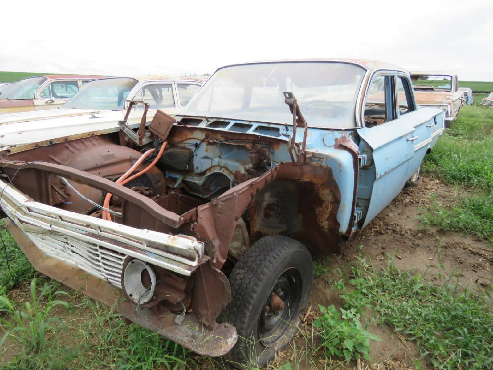 1961 Chevrolet 4dr Sedan for Parts - Image 3
