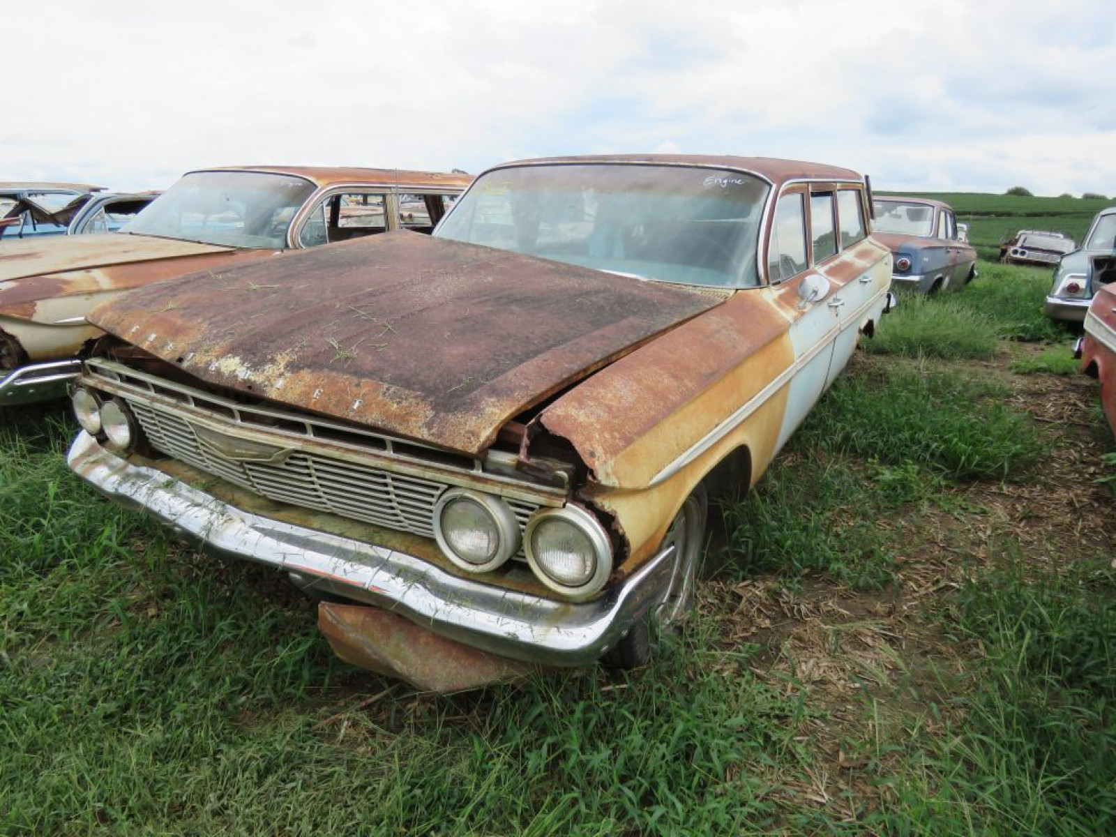 1961 Chevrolet Parkwood 4dr Wagon - Image 1