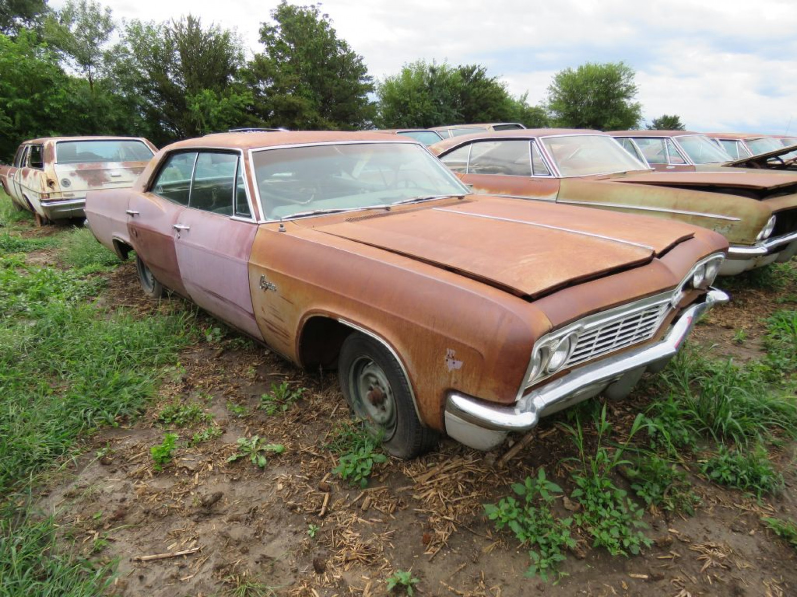 1966 Chevrolet Caprice 4dr HT - Image 3