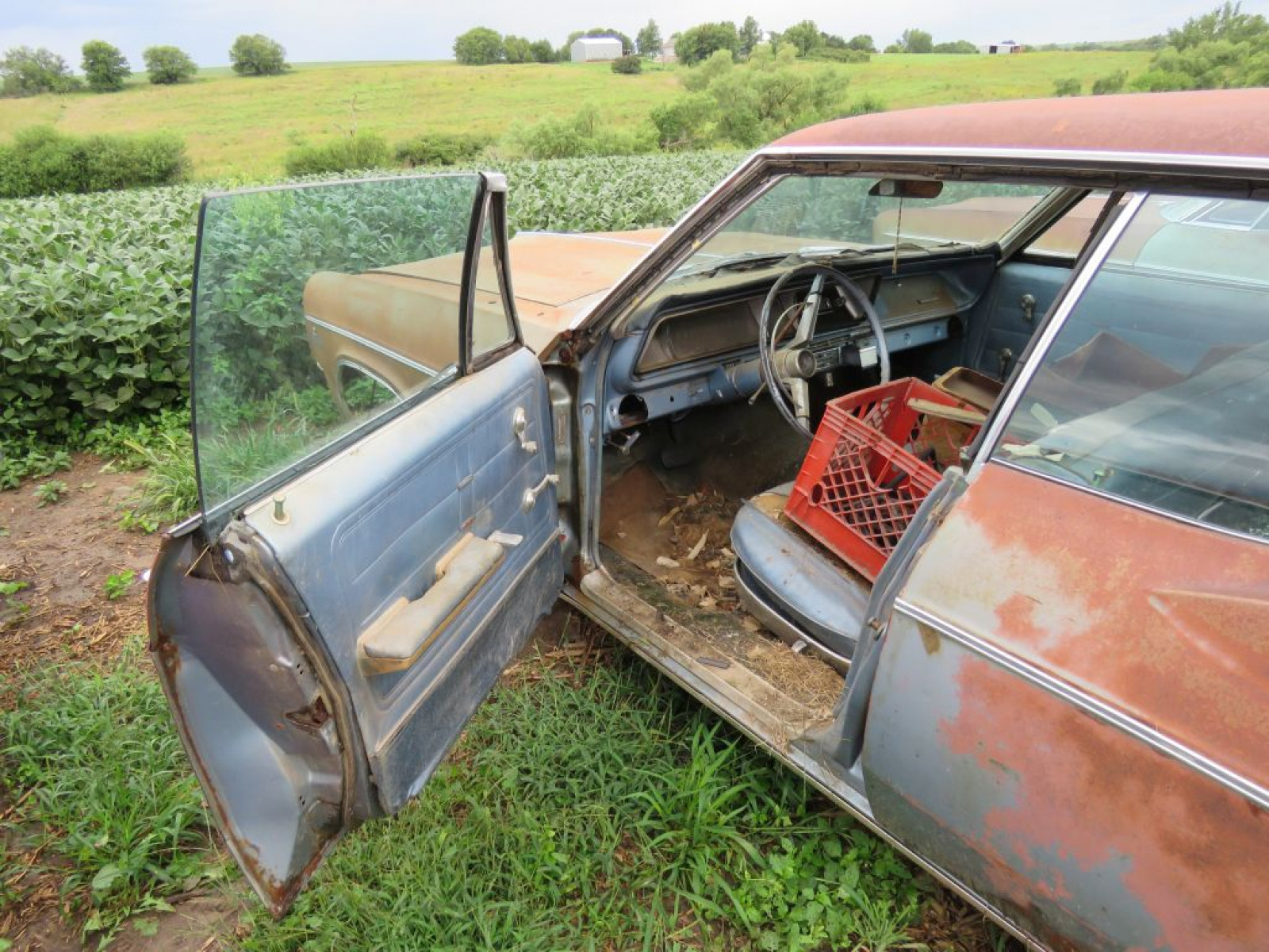 1966 Chevrolet Impala 4drHT - Image 9