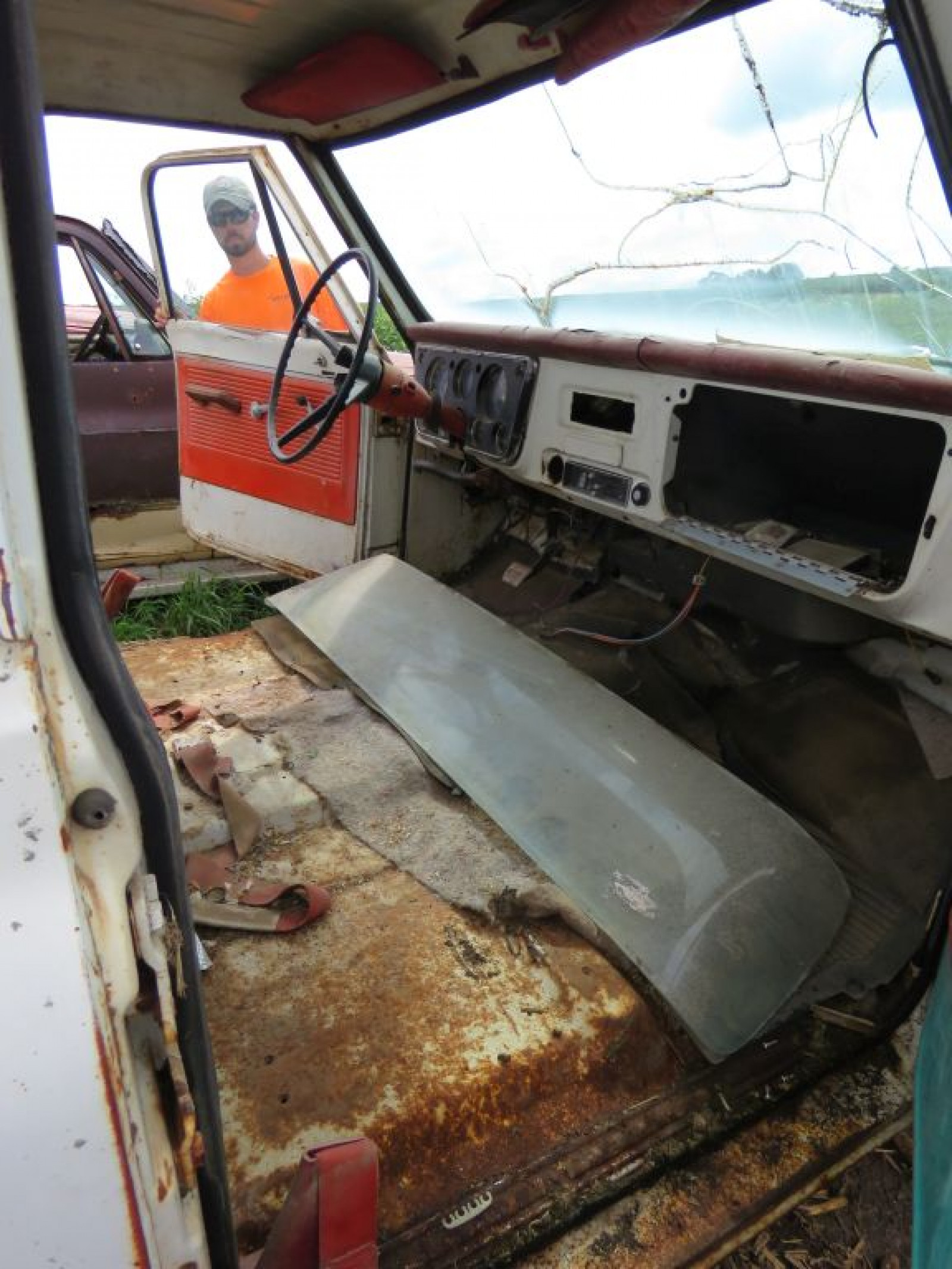 1968 GMC 2500 3/4 ton Pickup - Image 5