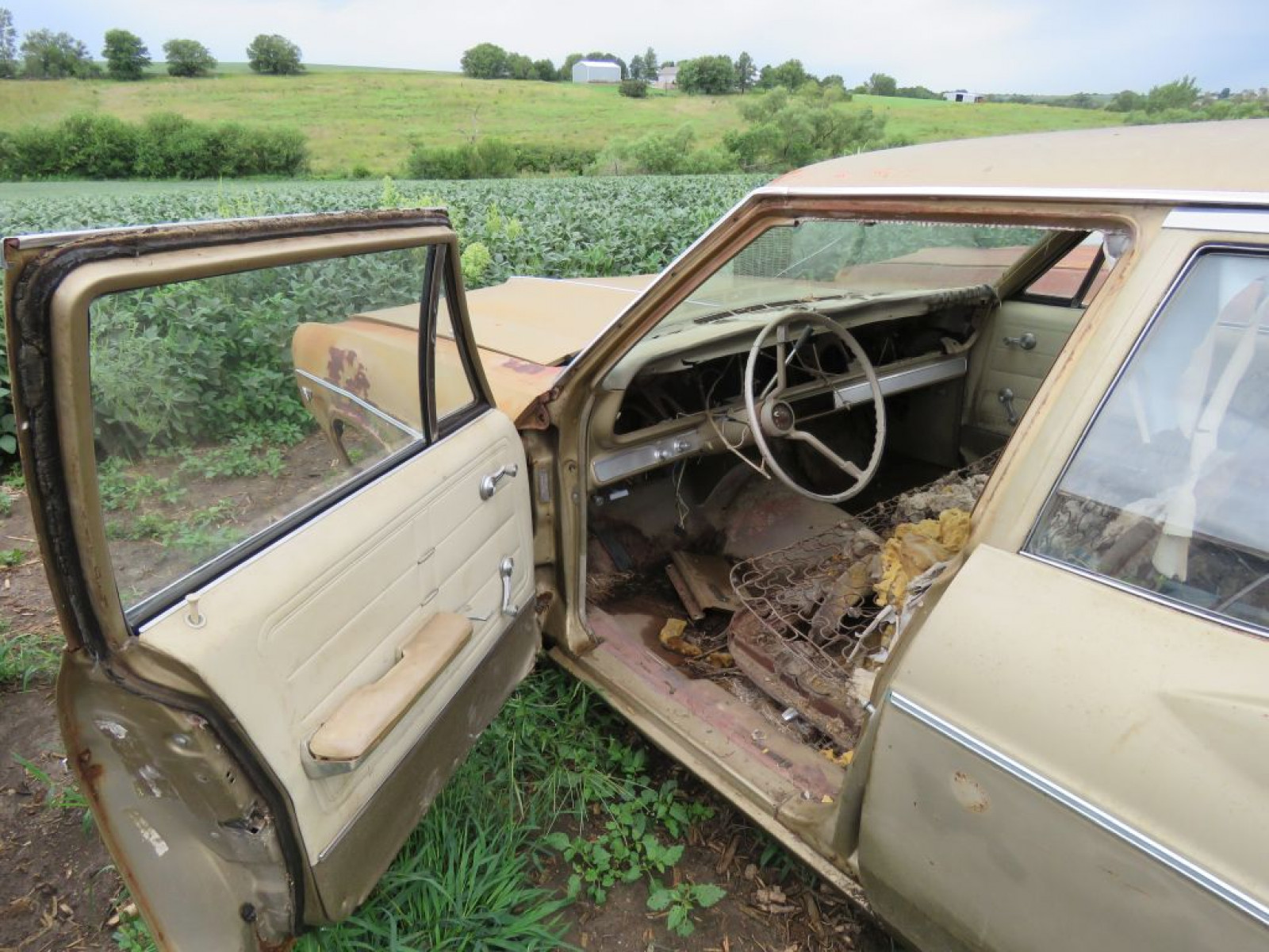 1966 Chevrolet Impala 4dr Sedan - Image 9