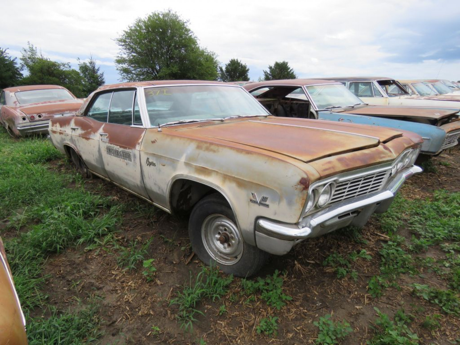 1966 Chevrolet Caprice 4dr HT - Image 3