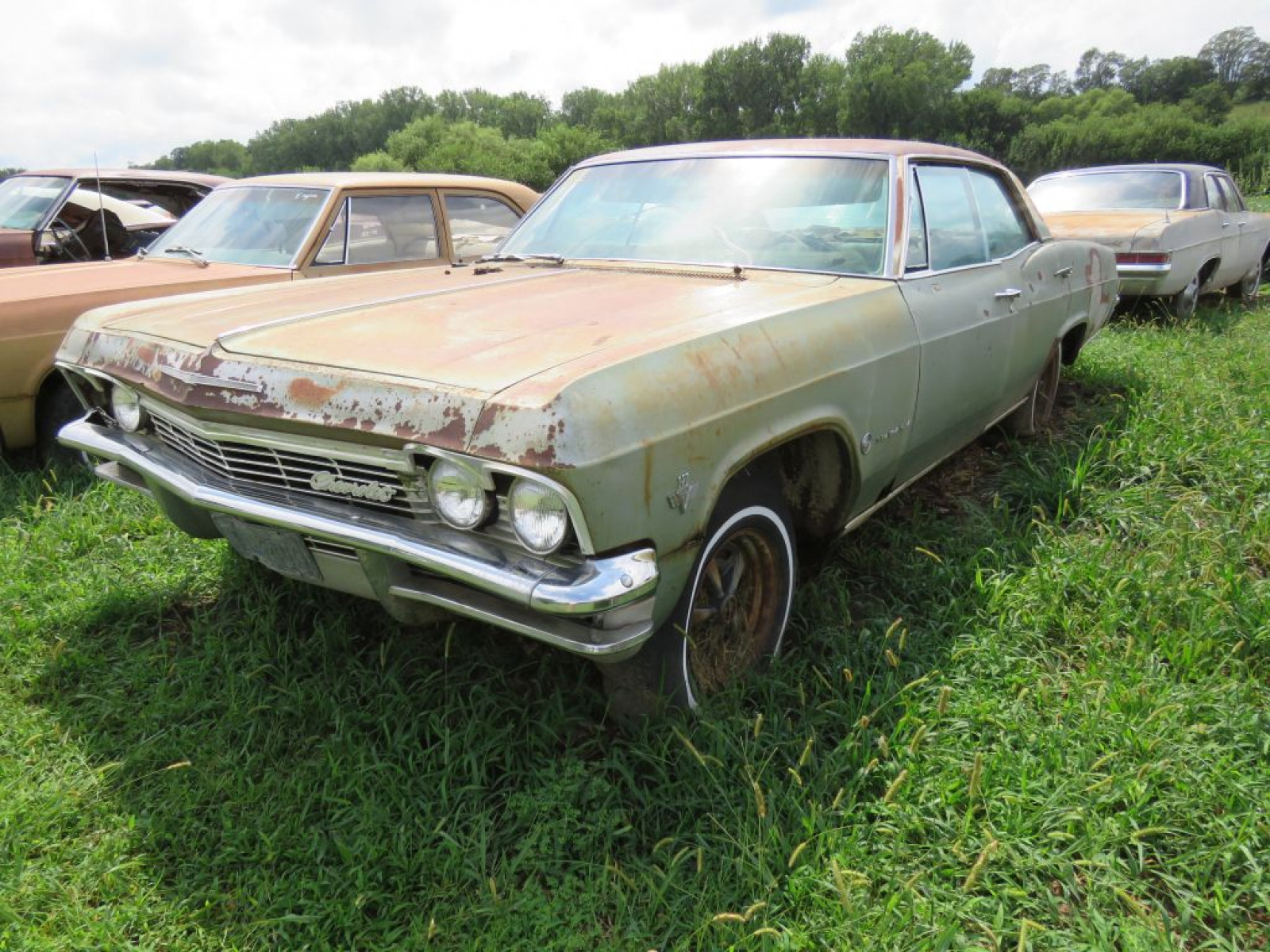 1965 Chevrolet Impala 4dr Sedan - Image 3