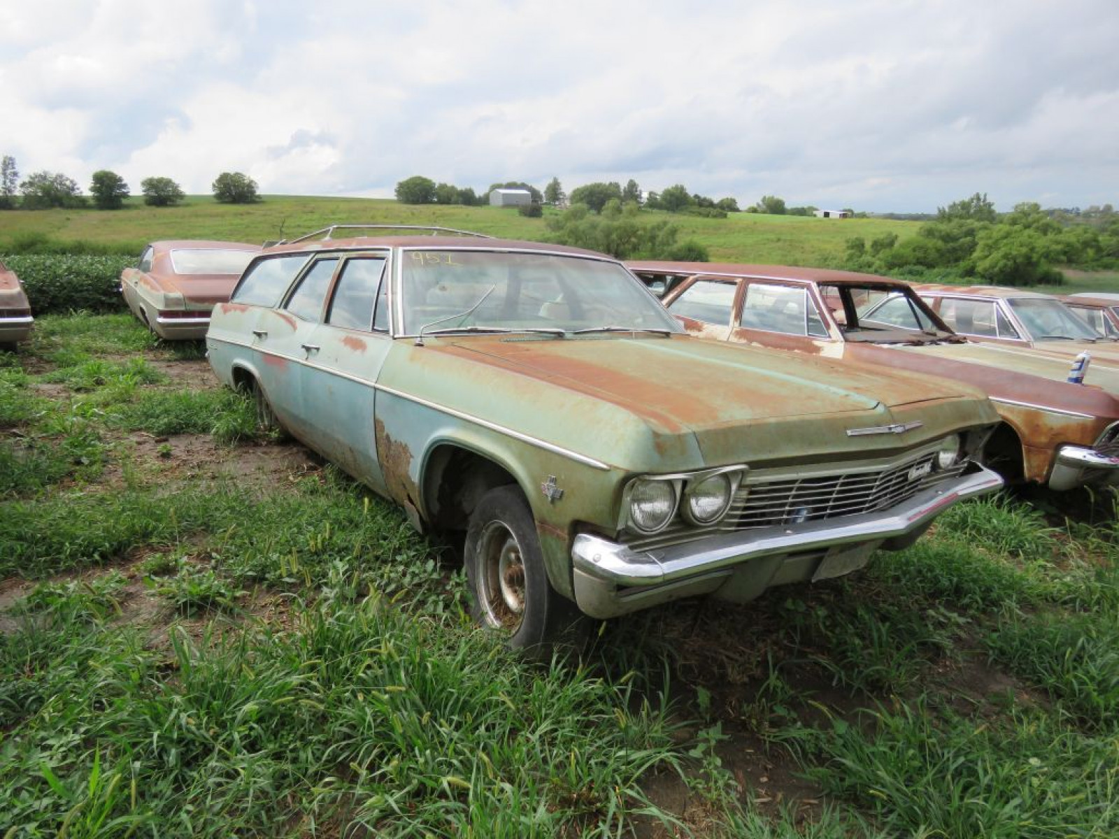 1965 Chevrolet Belair 4dr Wagon - Image 2