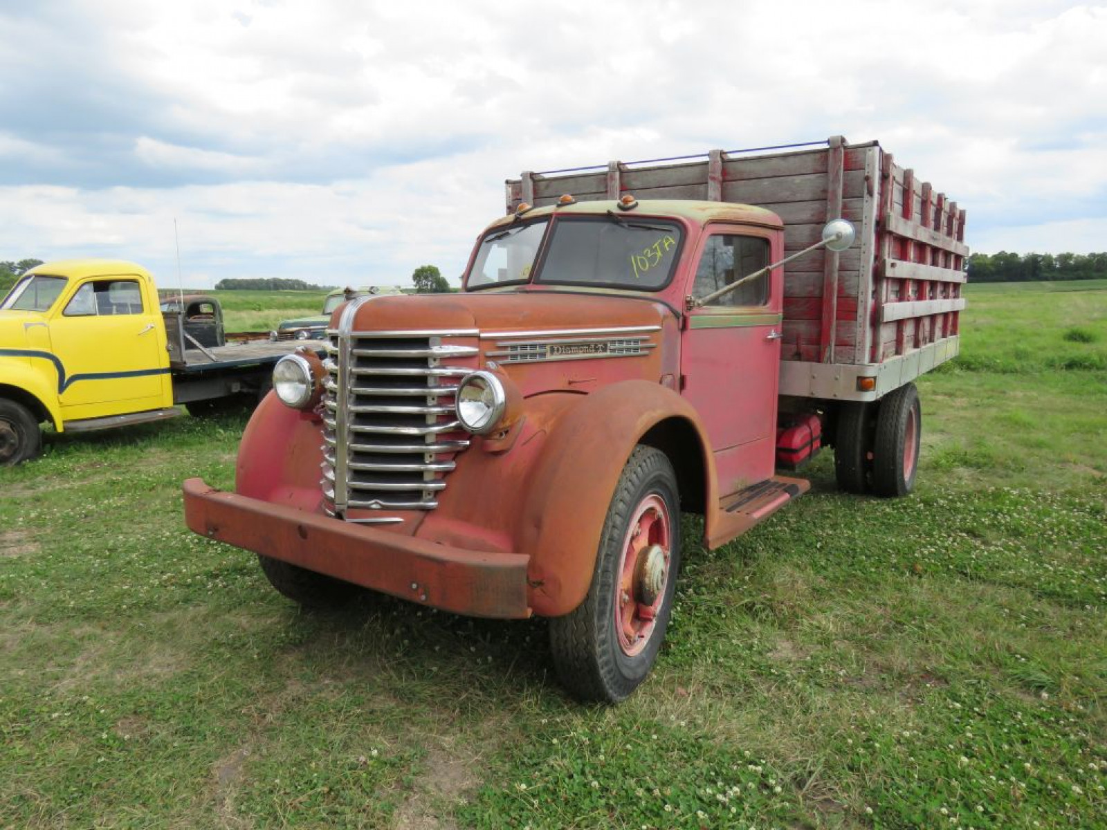 1948 Diamond T 306H Grain Truck - Image 1
