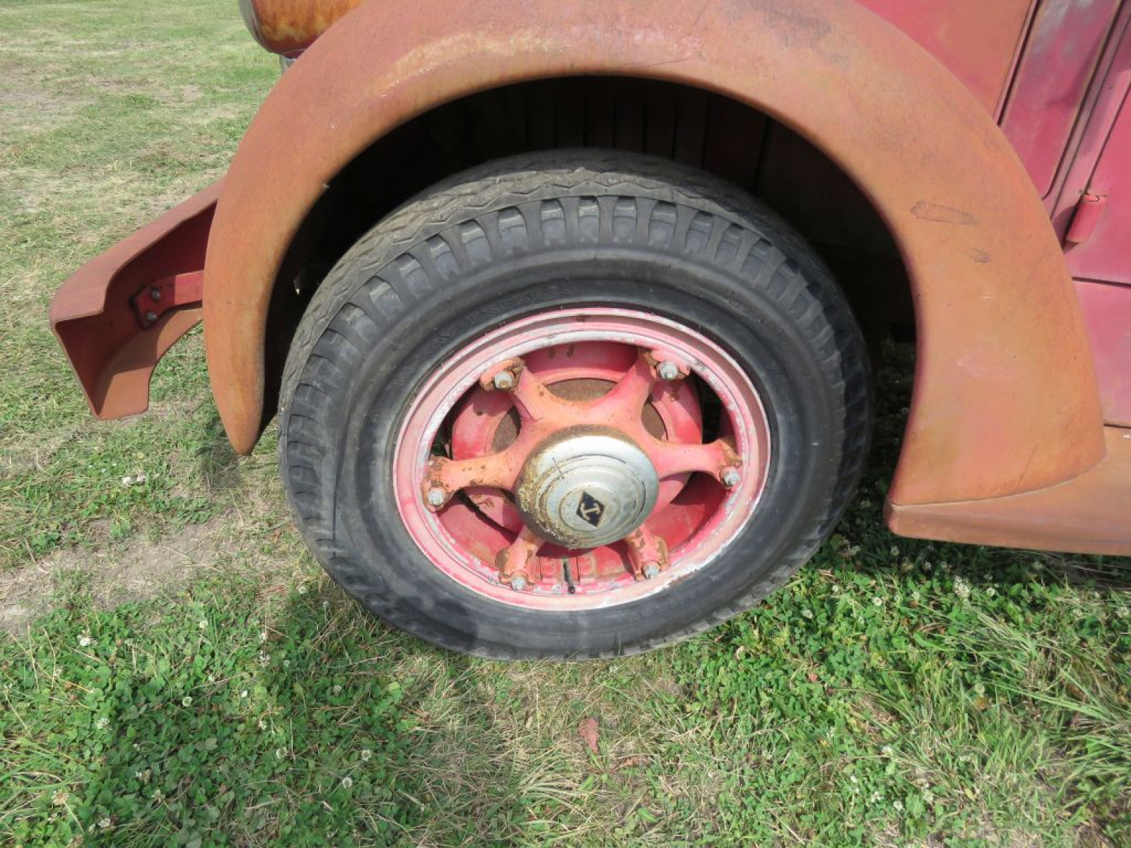 1948 Diamond T 306H Grain Truck - Image 10