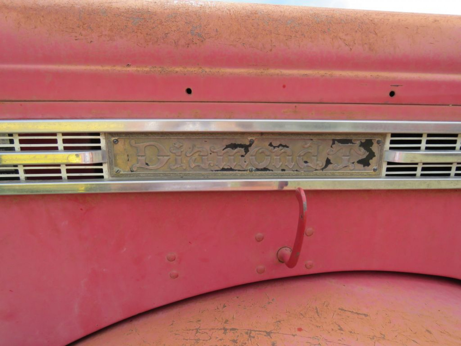 1948 Diamond T 306H Grain Truck - Image 13