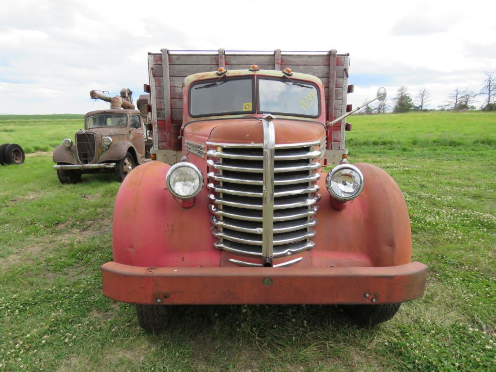 1948 Diamond T 306H Grain Truck - Image 2