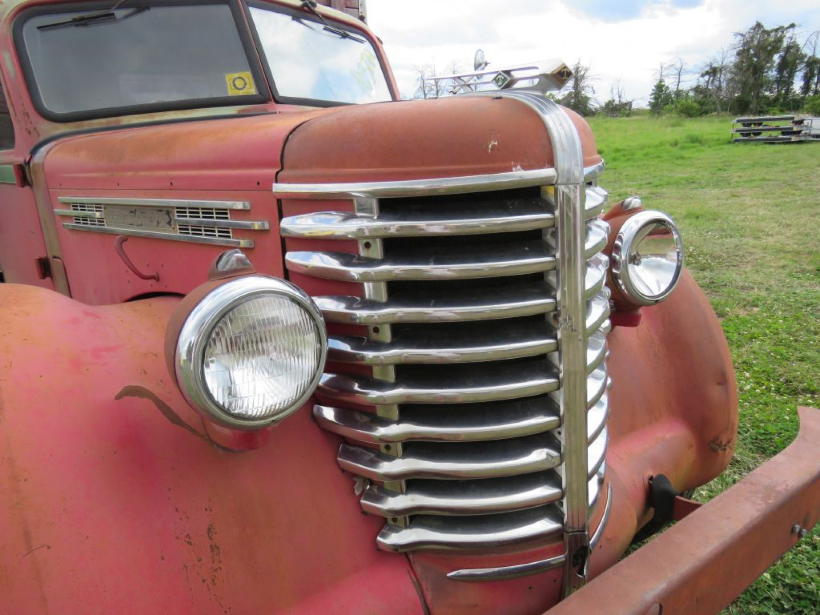 1948 Diamond T 306H Grain Truck - Image 3