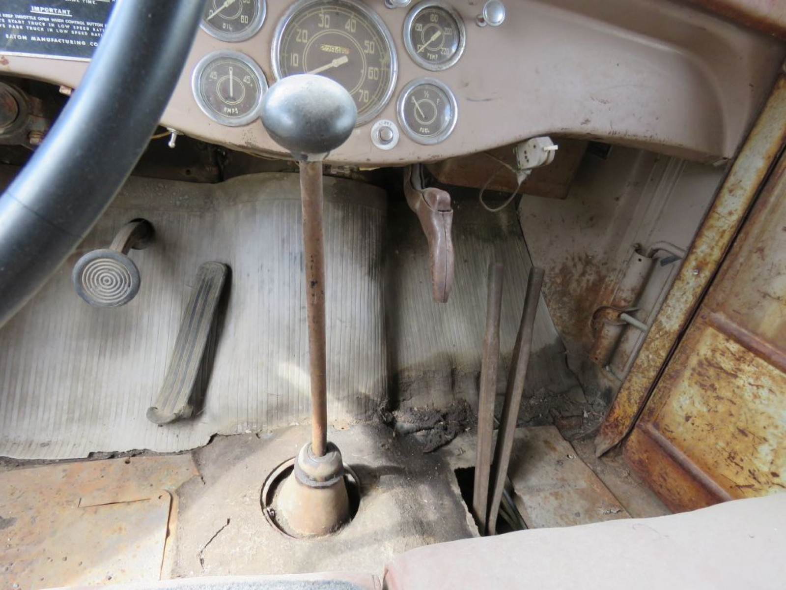1948 Diamond T 306H Grain Truck - Image 9