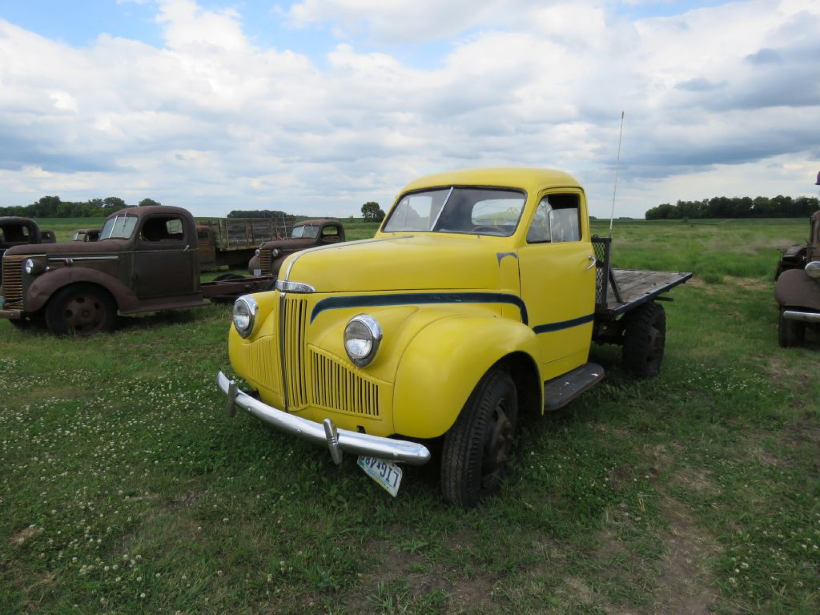 1947 Studebaker 1 1/2 ton Flatbed Truck - Image 1