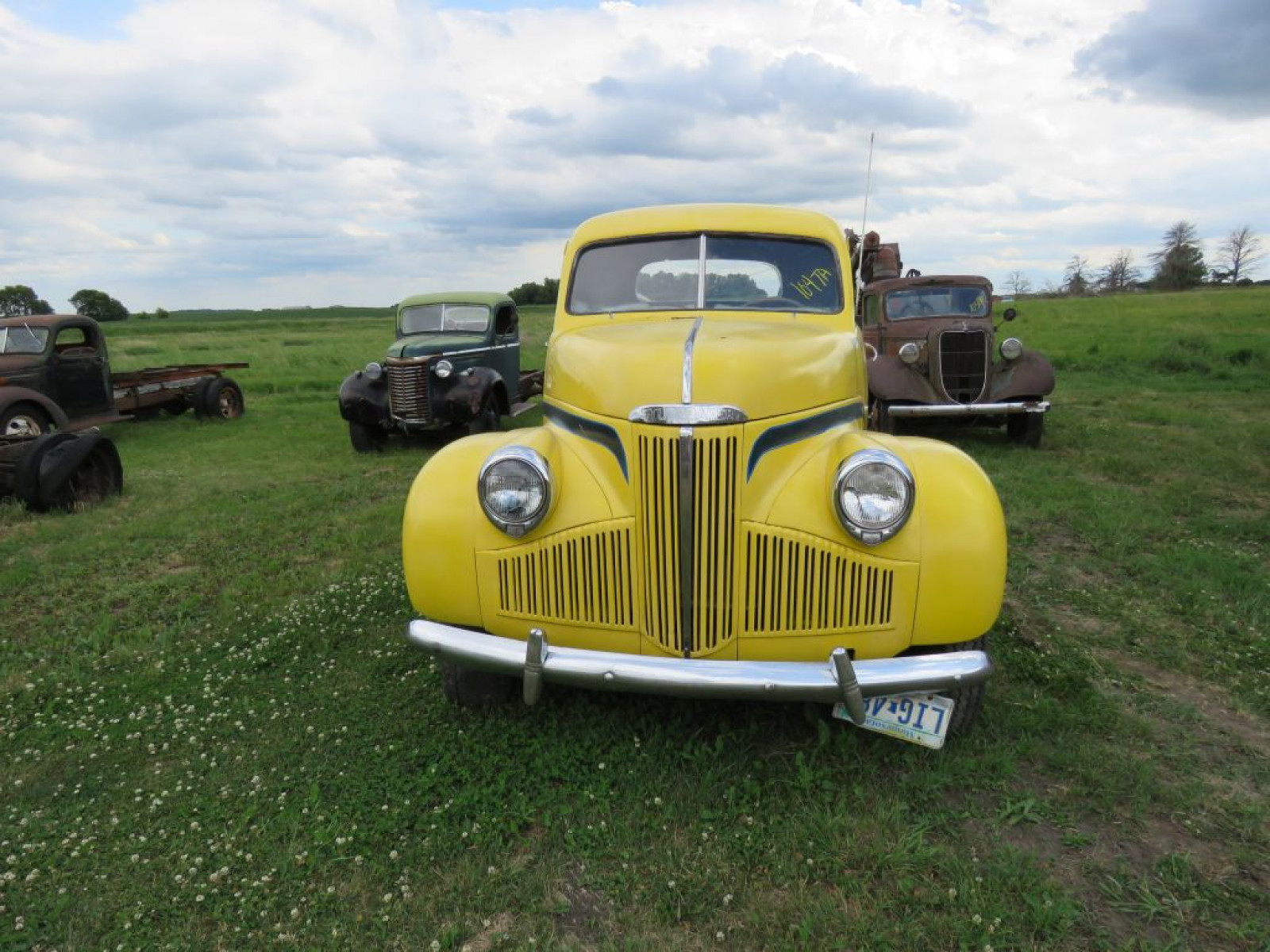 1947 Studebaker 1 1/2 ton Flatbed Truck - Image 2