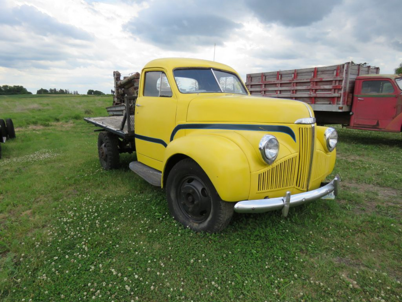 1947 Studebaker 1 1/2 ton Flatbed Truck - Image 3