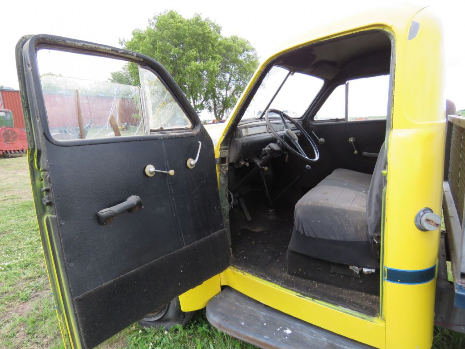 1947 Studebaker 1 1/2 ton Flatbed Truck - Image 5