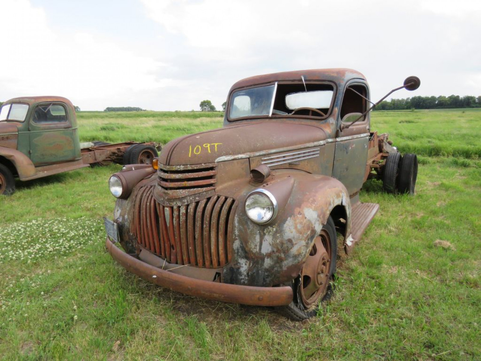 1942 Chevrolet 1 1/2 ton Truck - Image 1